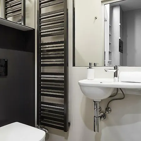 Compact Slowackiego Avenue Apartment Krakau
