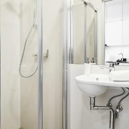 Compact Slowackiego Avenue Apartment Krakau