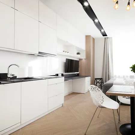 Compact Slowackiego Avenue Apartment Krakau