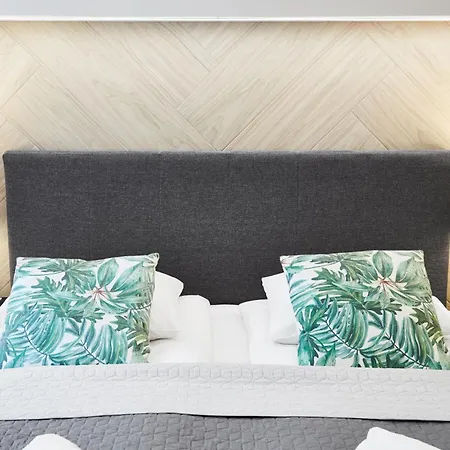 Compact Slowackiego Avenue