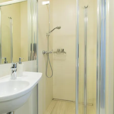 Compact Slowackiego Avenue Apartman *