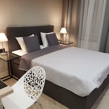 Compact Slowackiego Avenue Apartman *