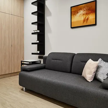 Compact Slowackiego Avenue