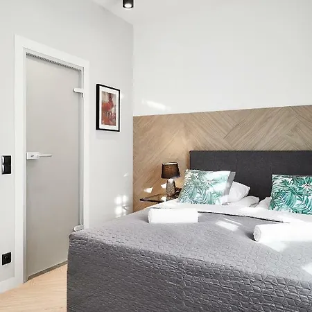 Compact Slowackiego Avenue Apartman *