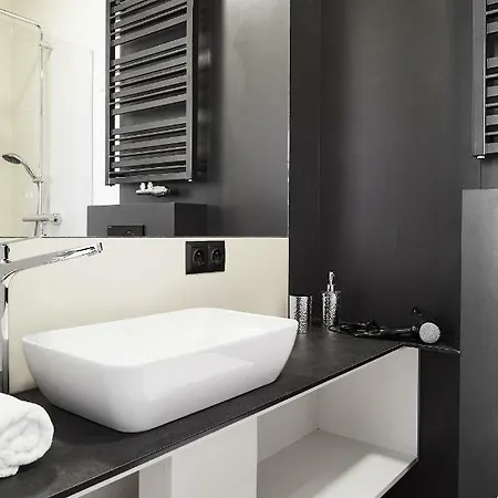 Compact Slowackiego Avenue *