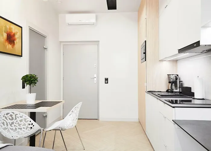 Compact Slowackiego Avenue *