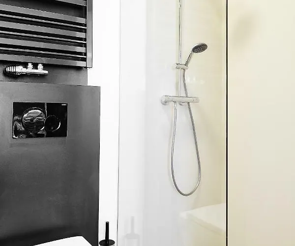 Compact Slowackiego Avenue *