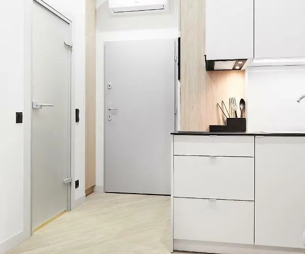 Compact Slowackiego Avenue Krakov