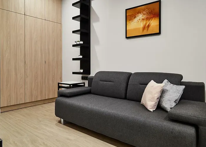 Compact Slowackiego Avenue