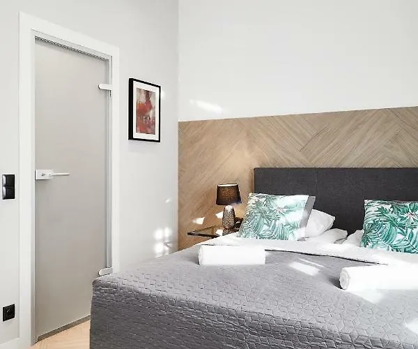 Compact Slowackiego Avenue Apartment *