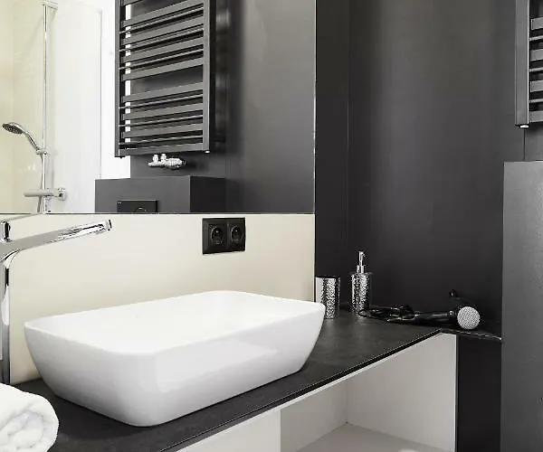 Compact Slowackiego Avenue *