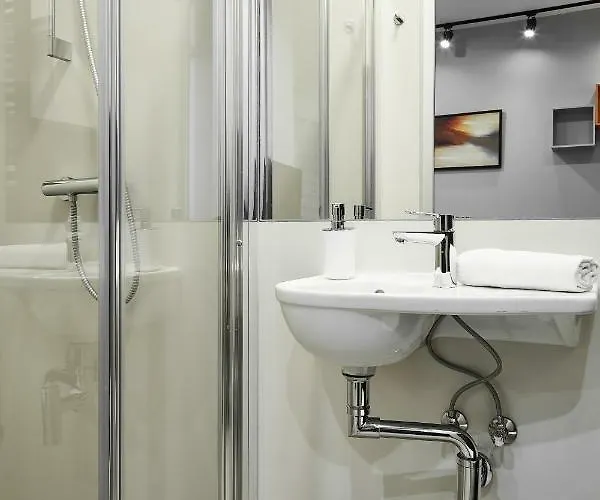 Compact Slowackiego Avenue *