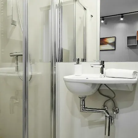 Compact Slowackiego Avenue *