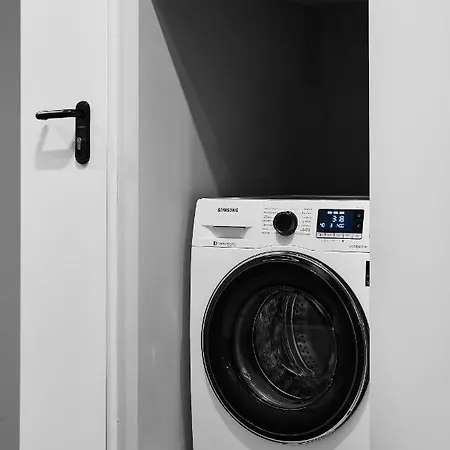 Compact Slowackiego Avenue